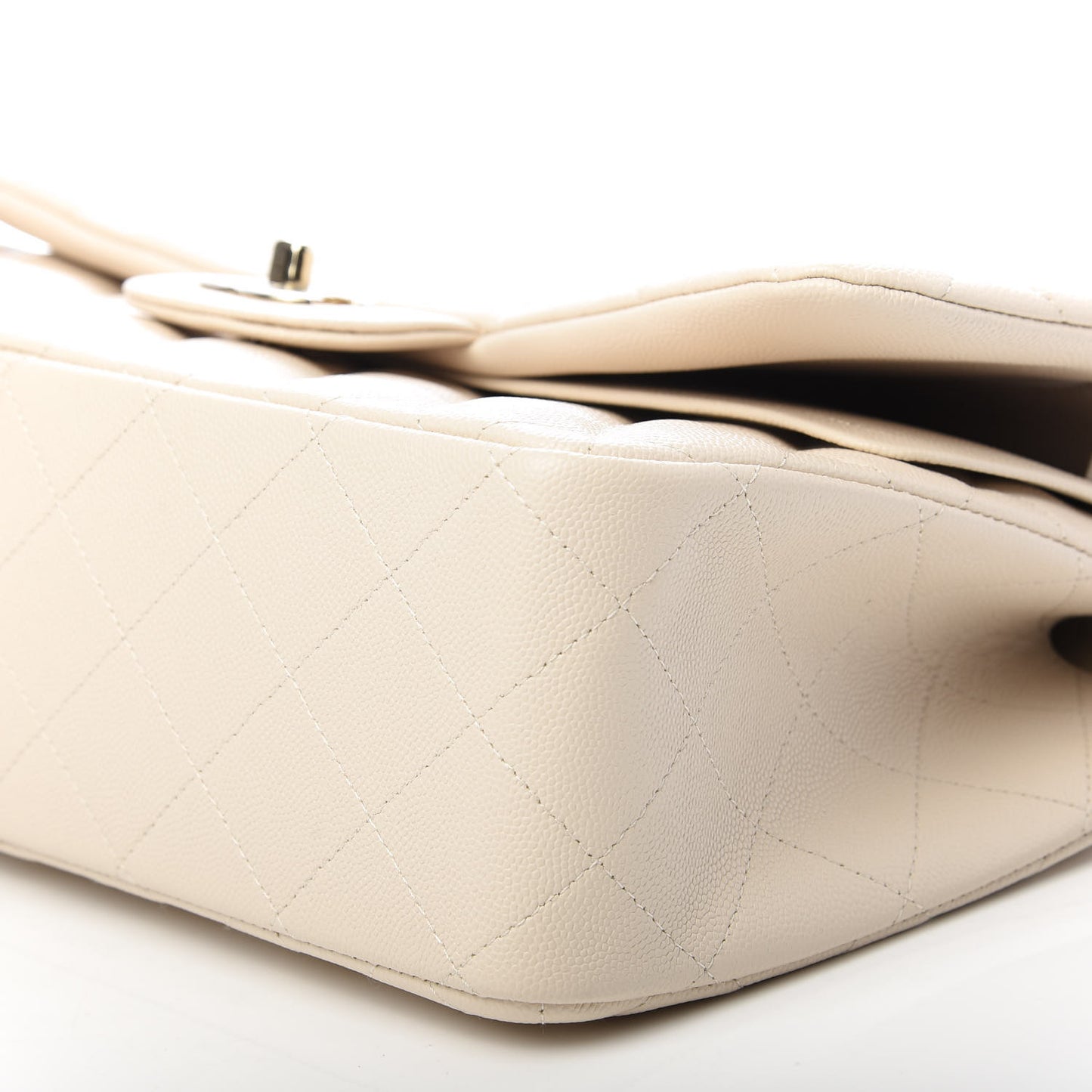 Caviar Quilted Jumbo Double Flap Beige Clair