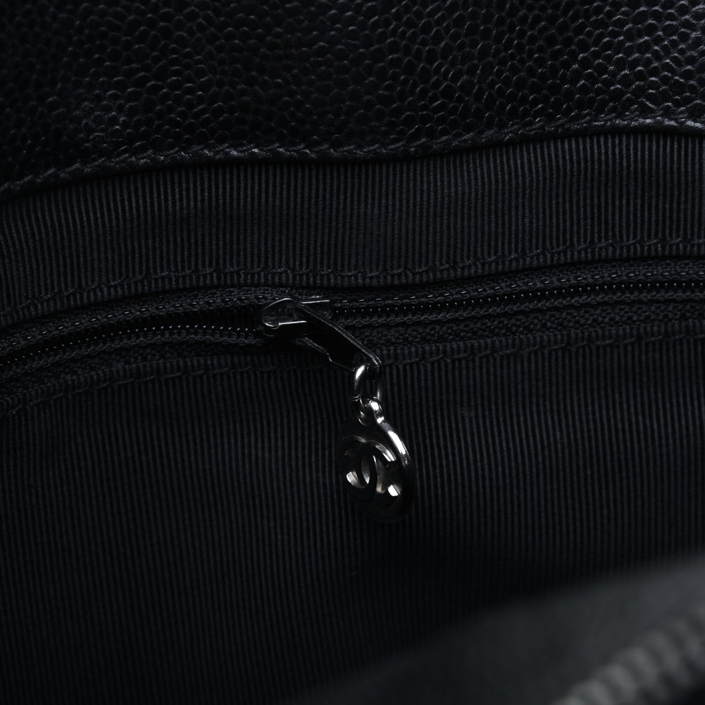 Caviar Logo Shoulder Bag Black