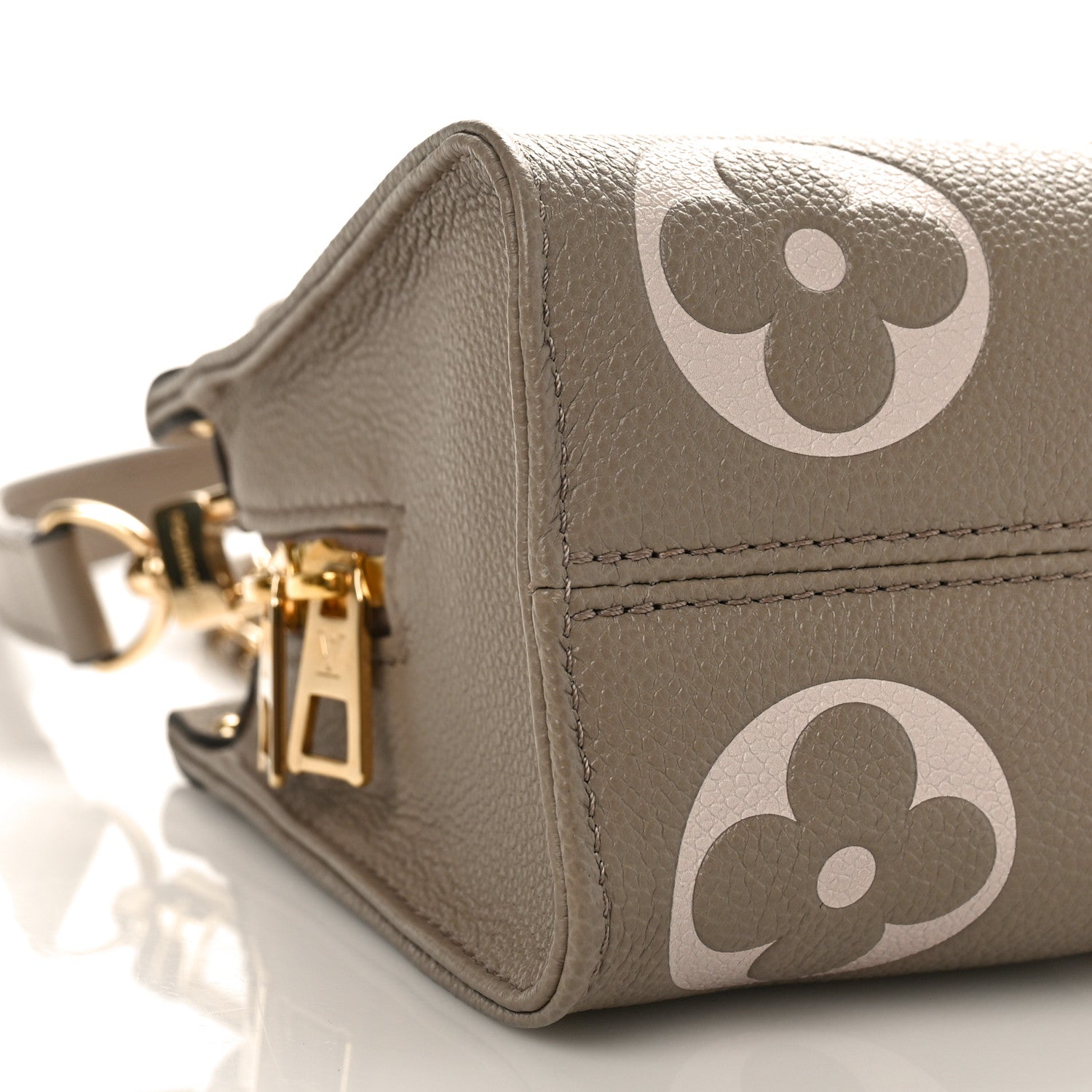 Louis Vuitton Empreinte OnTheGo East West Dove Cream 7 of 8