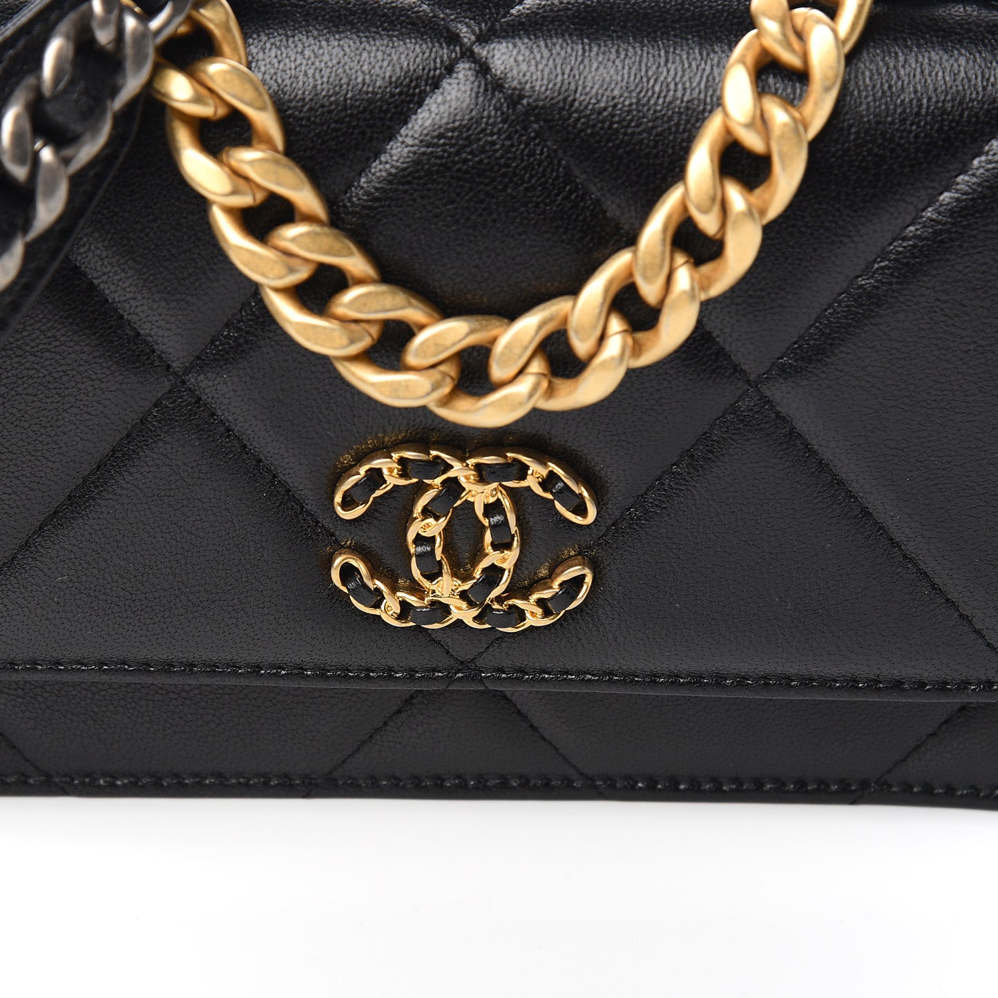 Goatskin Quilted 19 Wallet On Chain WOC Black