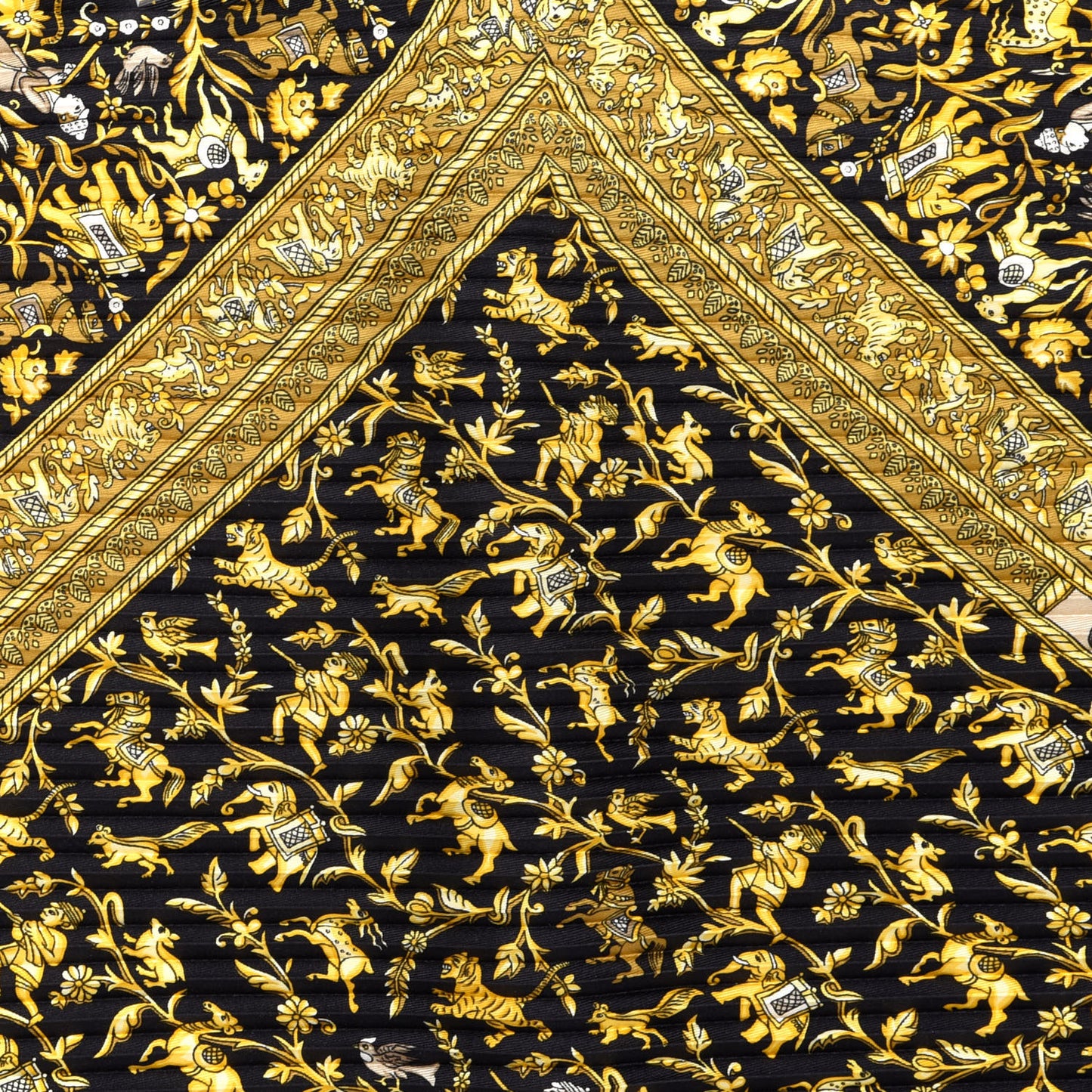 Silk Chasse En Inde Plisse Scarf