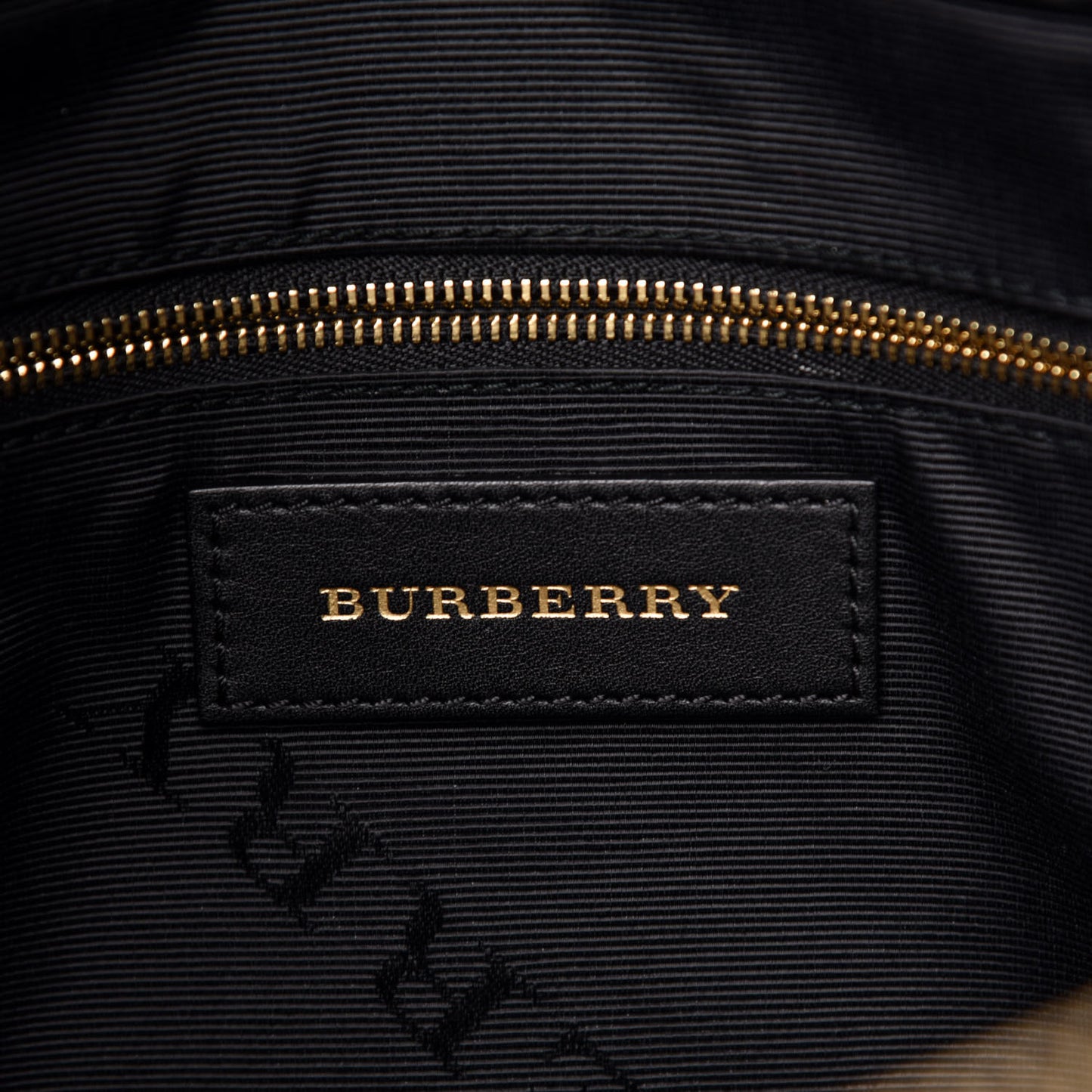 Signature Grain Medium Dewsbury Tote Black