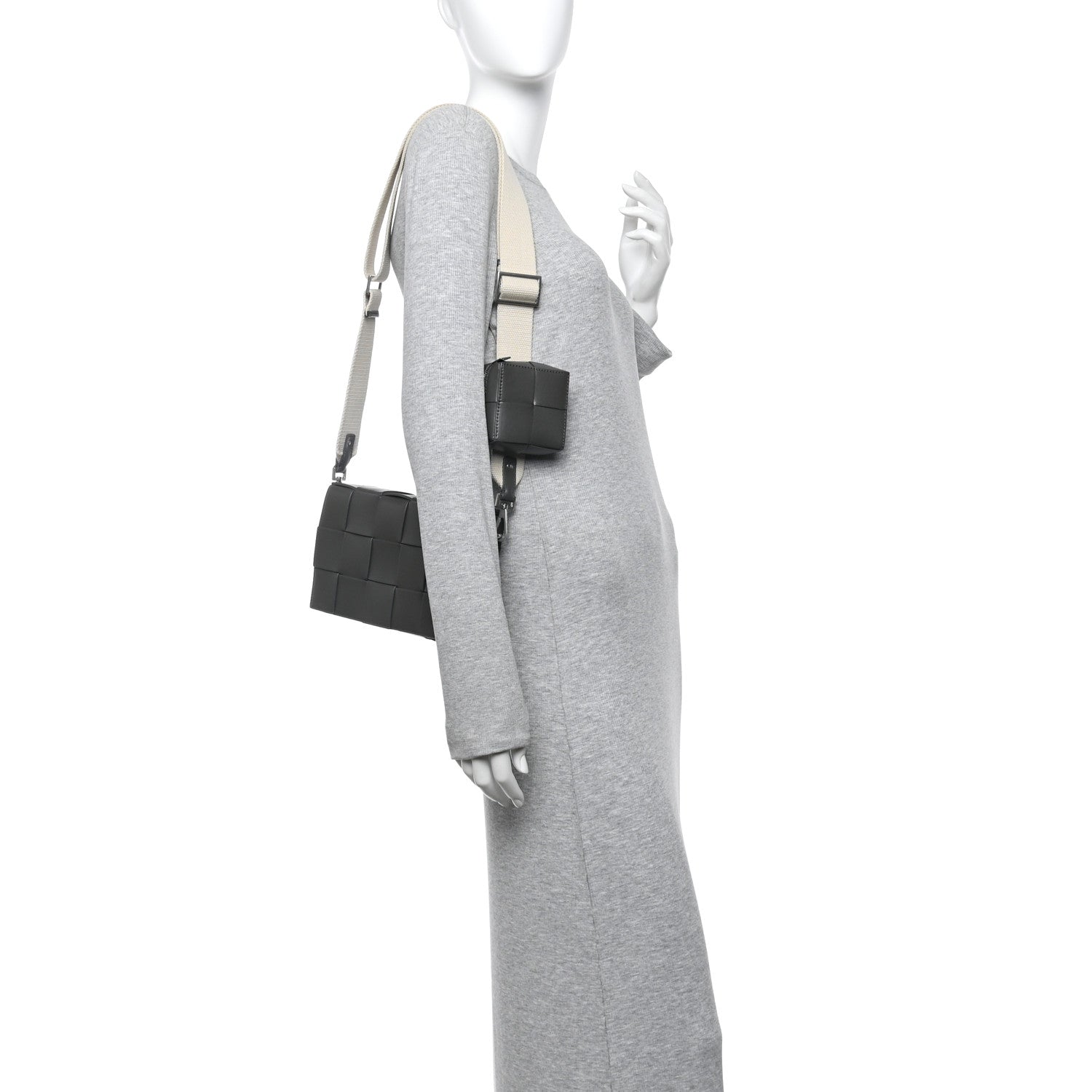 Bottega Veneta Calfskin Maxi Intrecciato Versatile Cassette Bag Thunder 2 of 10
