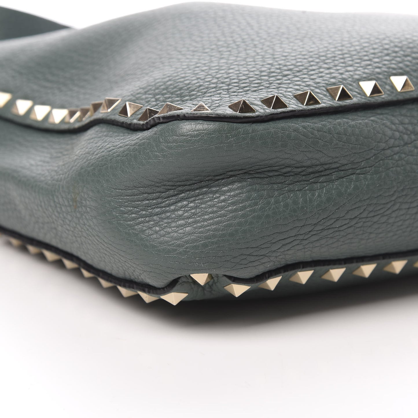 Pebbled Calfskin Small Rockstud Flip-Lock Messenger Bag Giada