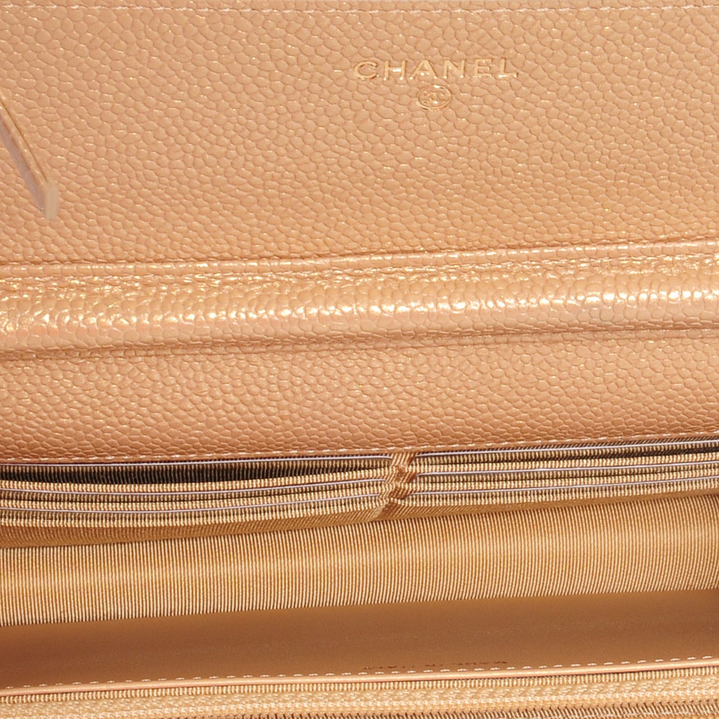 Caviar Quilted Wallet on Chain WOC Gold