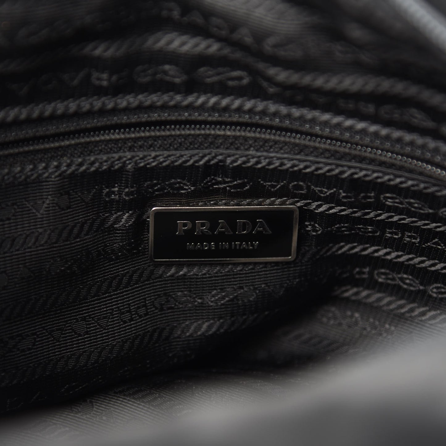 Nylon Vela Messenger Bag Black