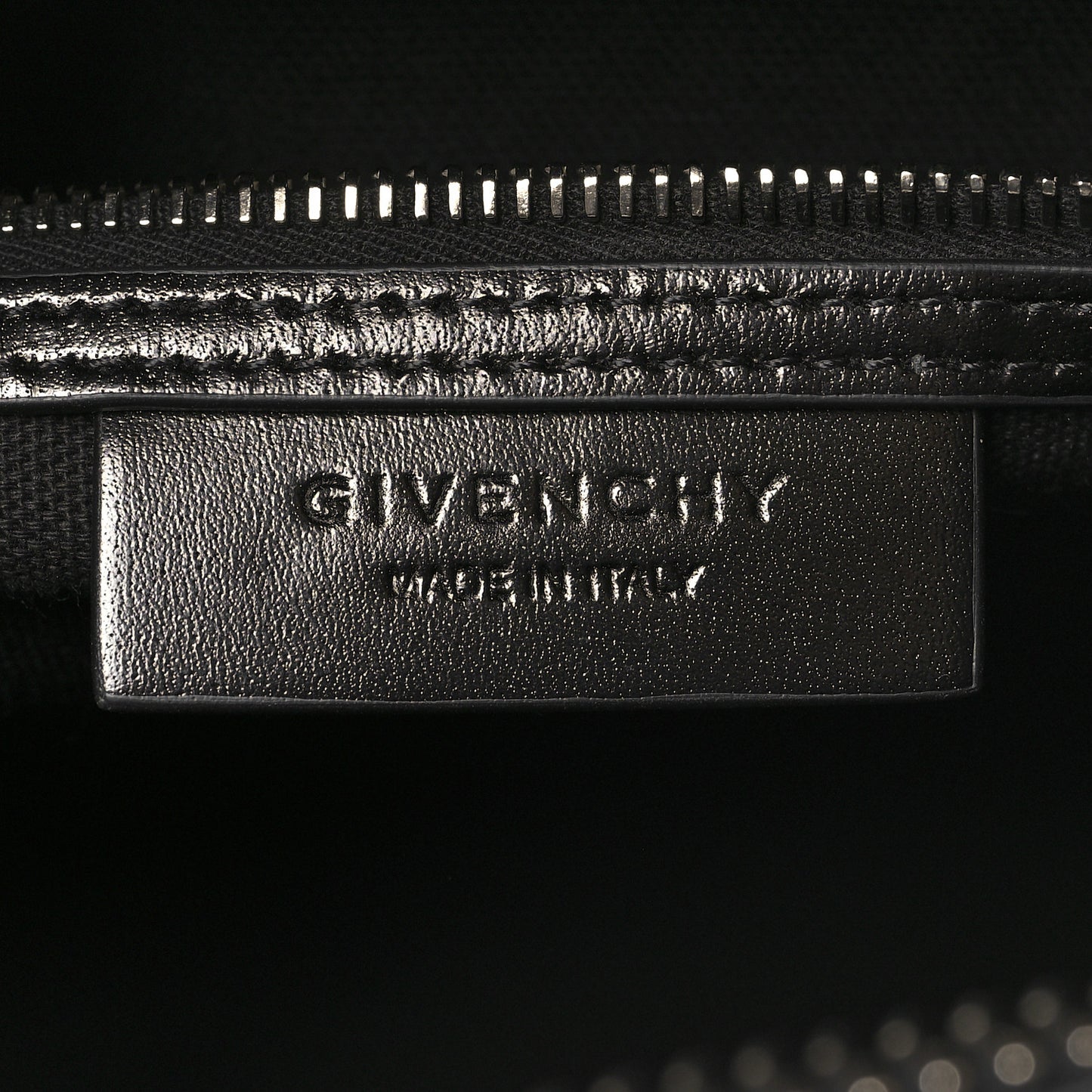 Shiny Lord Calfskin Medium Antigona Black