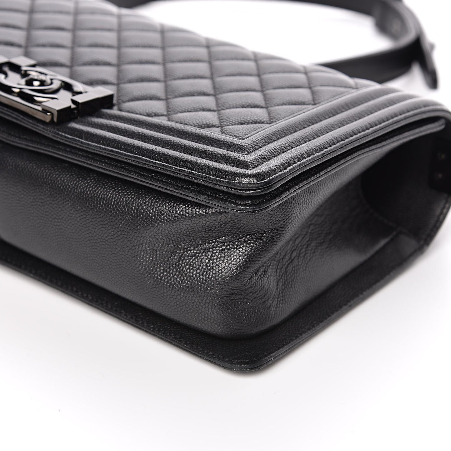 Caviar Quilted Medium Boy Flap So Black
