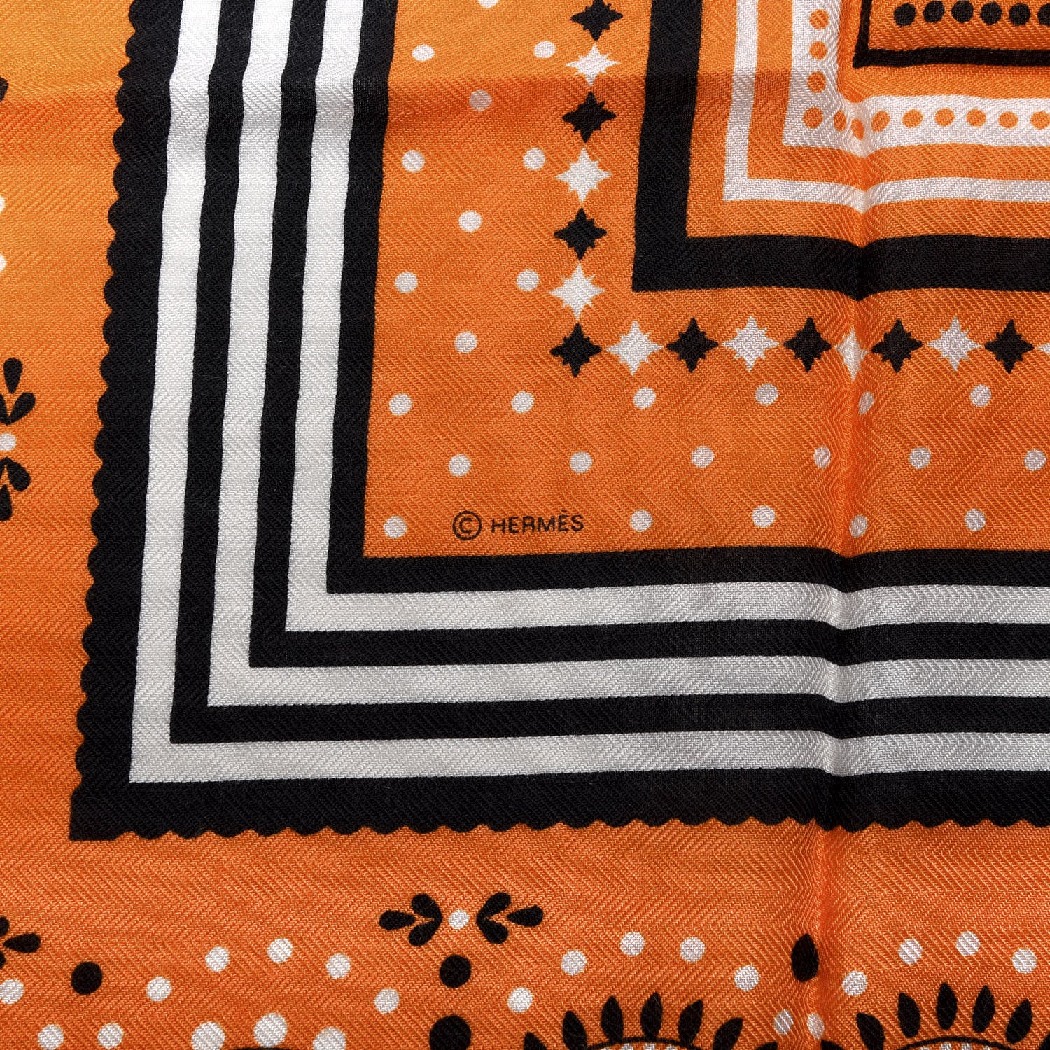 Hermes Cashmere Silk Couvertures Et Tenues de Jour Bandana Shawl 140 Orange Black White 3 of 4