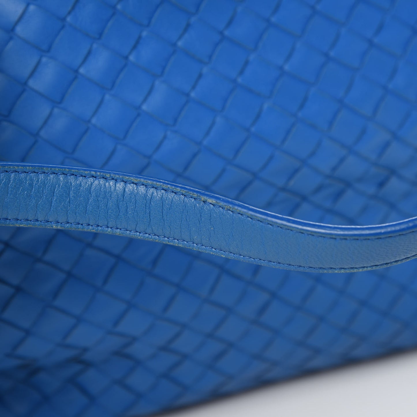 Intrecciato Medium A Shape Seamless Tote Bluette