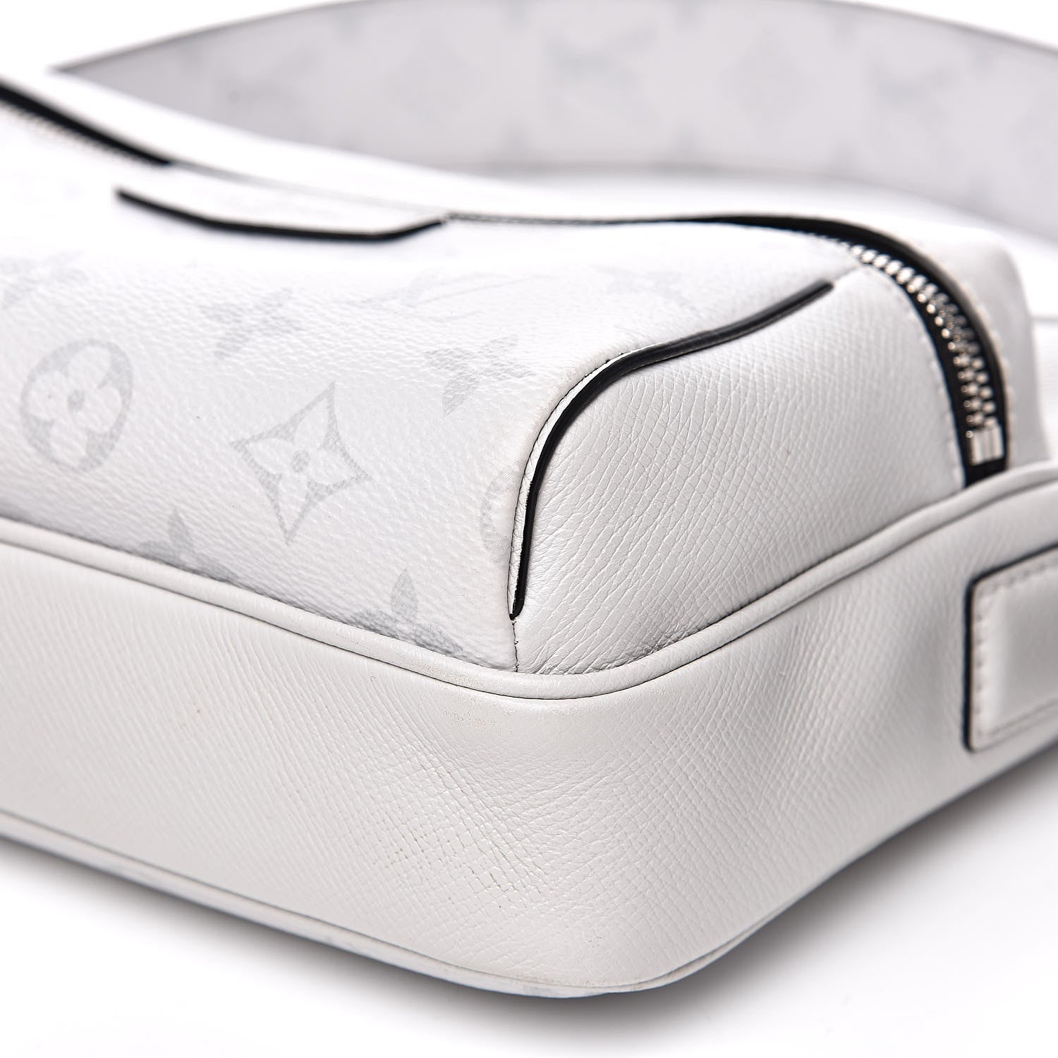 Louis Vuitton Taiga Monogram Outdoor Messenger White 9 of 13