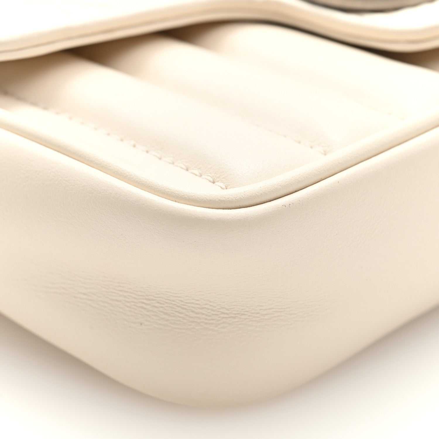 Gucci Calfskin Matelasse Aria Super Mini GG Marmont Shoulder Bag Mystic White 9 of 11