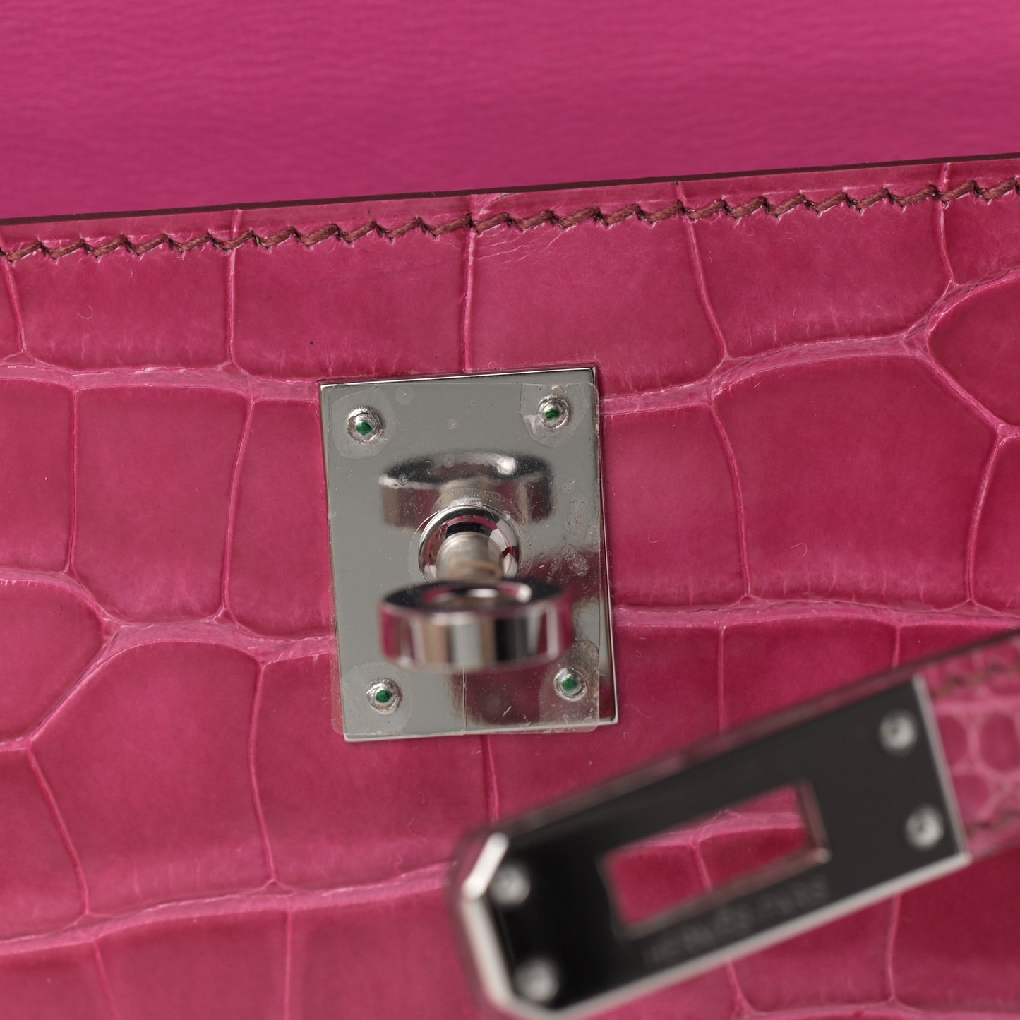 Shiny Alligator Kelly Pochette Fuchsia