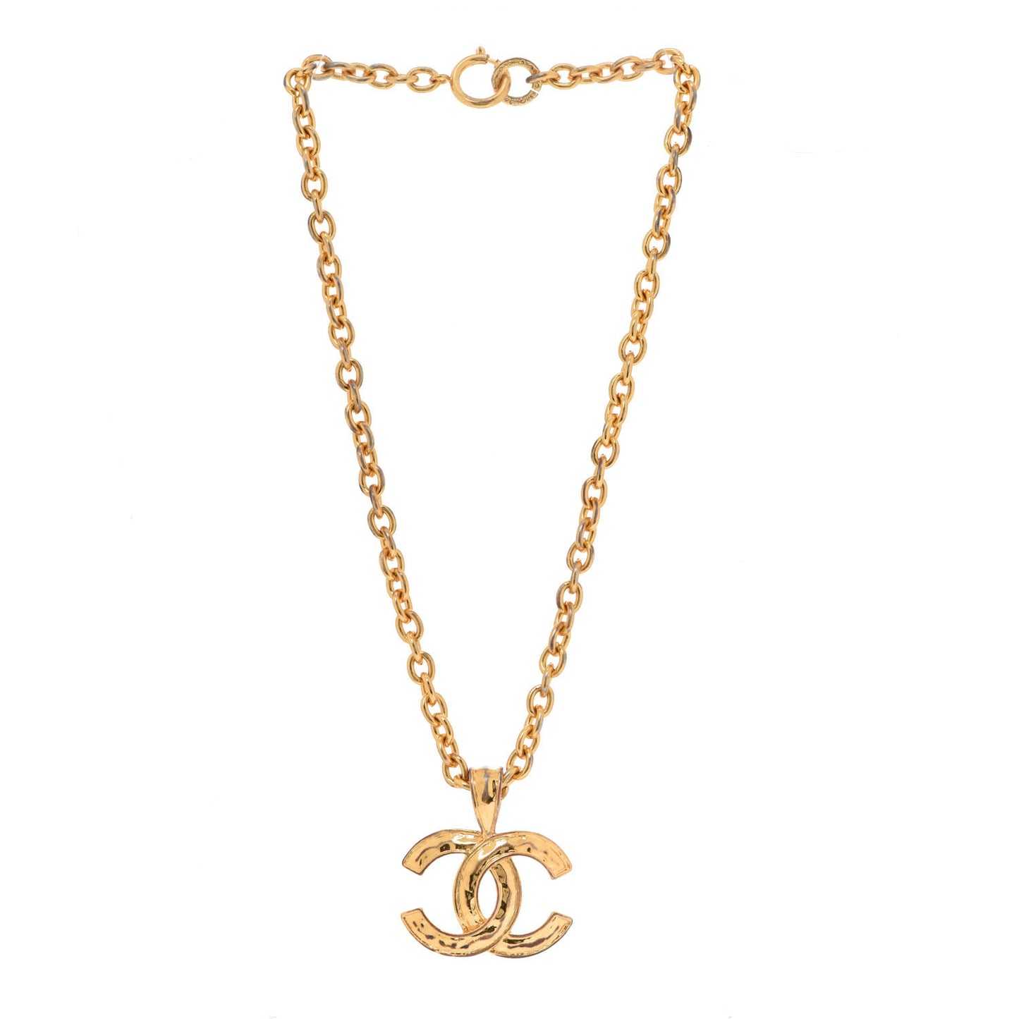 Metal Textured CC Short Chain Pendant Necklace Gold