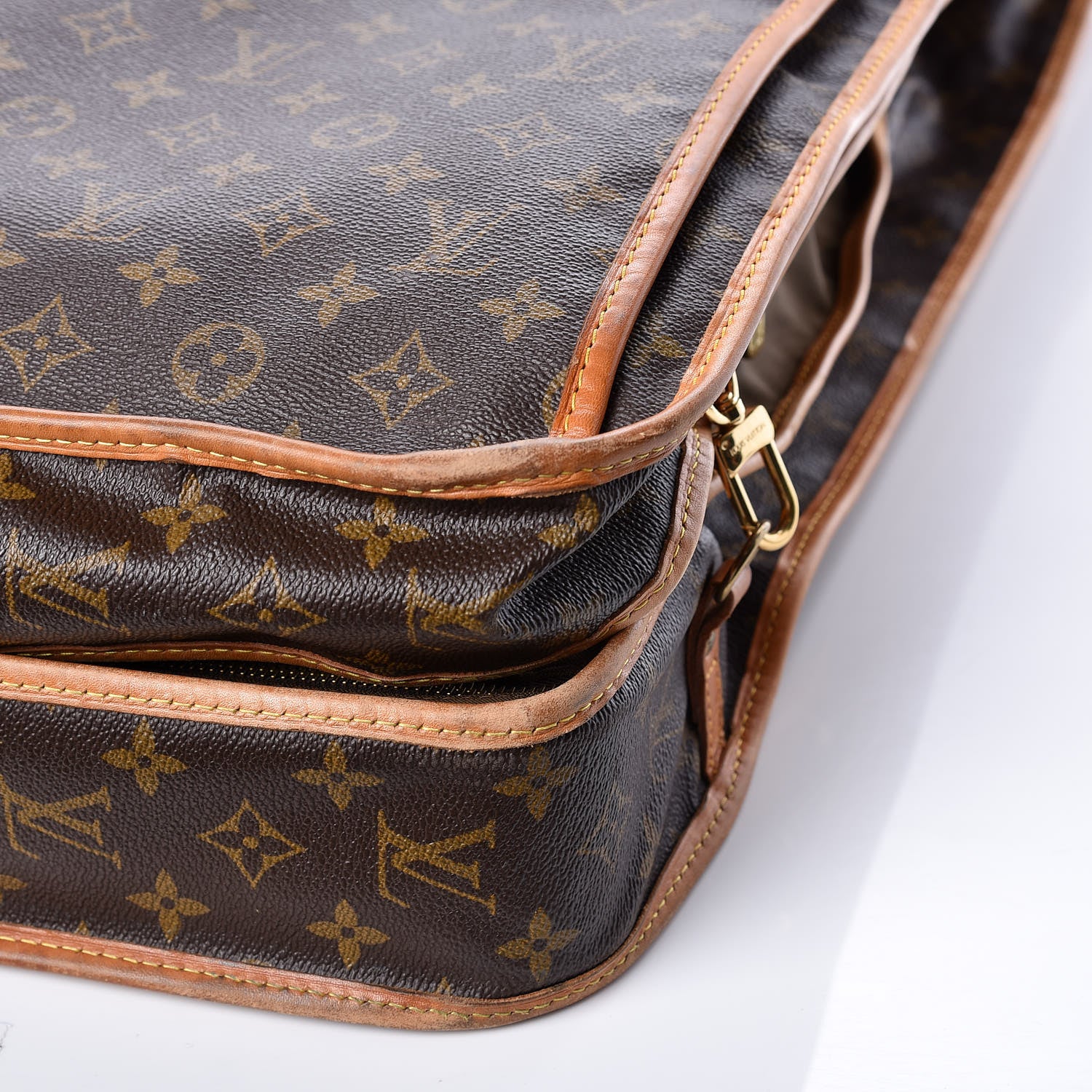 Louis Vuitton Monogram Garment Bag 21 of 26