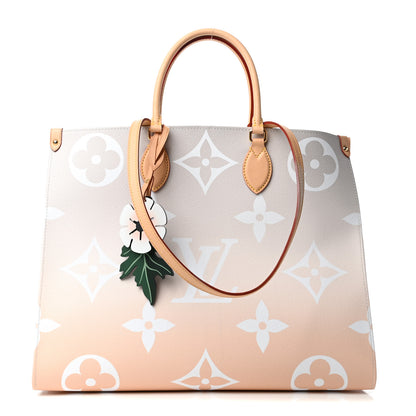 Louis Vuitton Monogram Giant By The Pool Onthego GM Brume 1 of 8