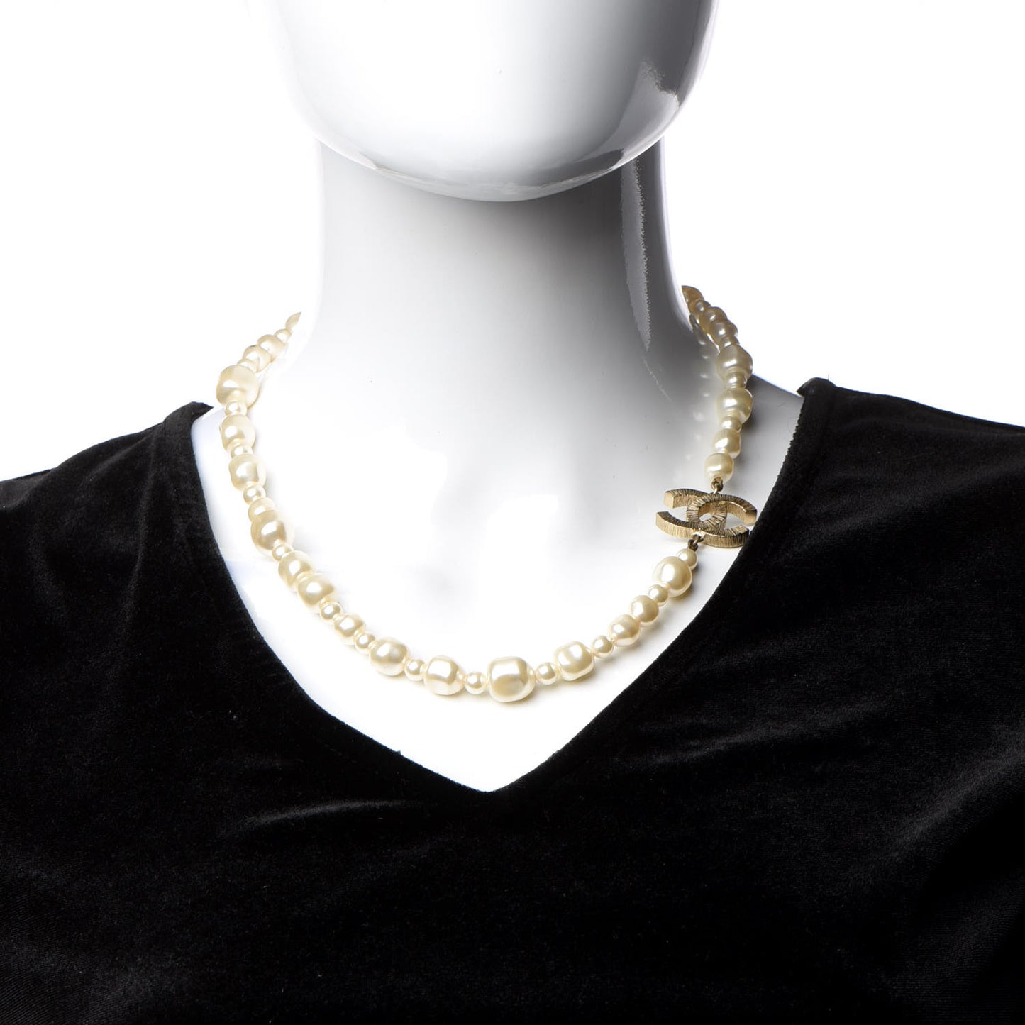 Graduated Pearl CC Short Necklace Gold
