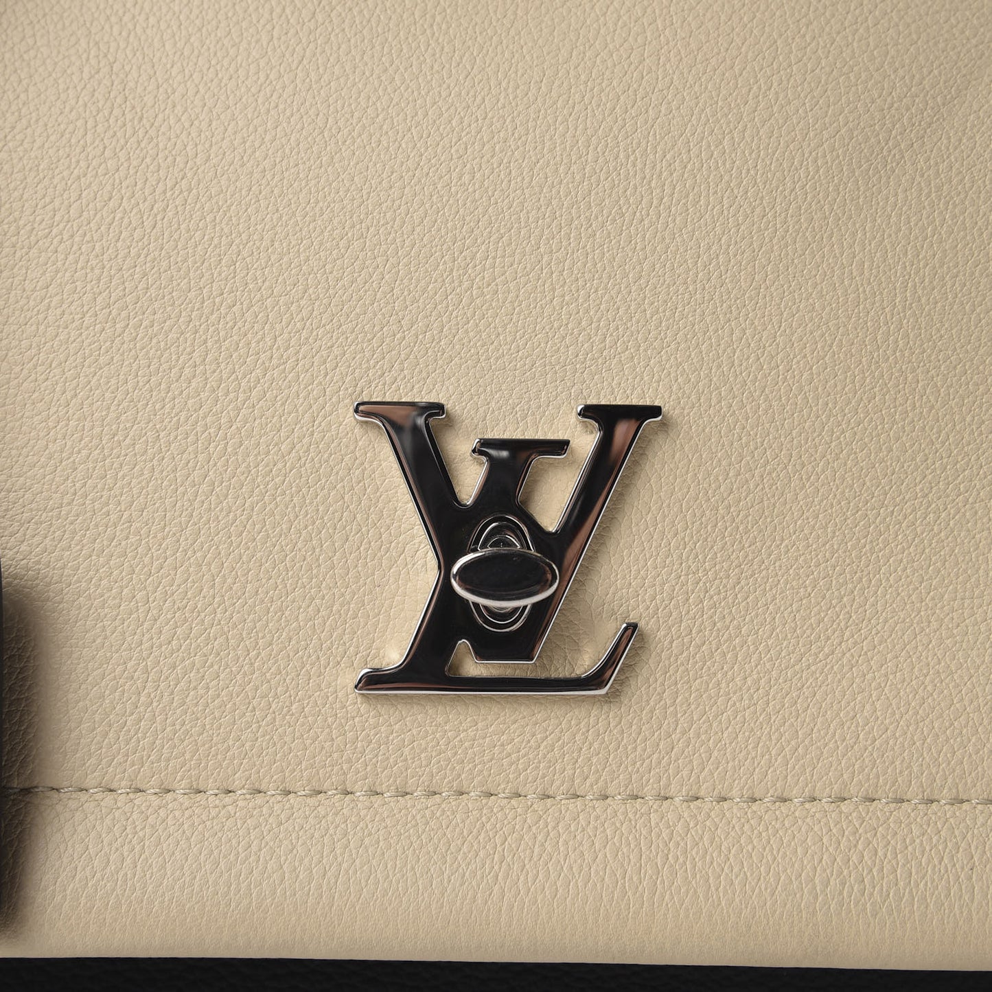 Soft Calfskin Lockme II Top Handle Vanille Black