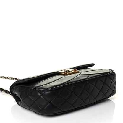 Chanel Lambskin Scallop Quilted Medium Pagoda Flap Black 3 of 9
