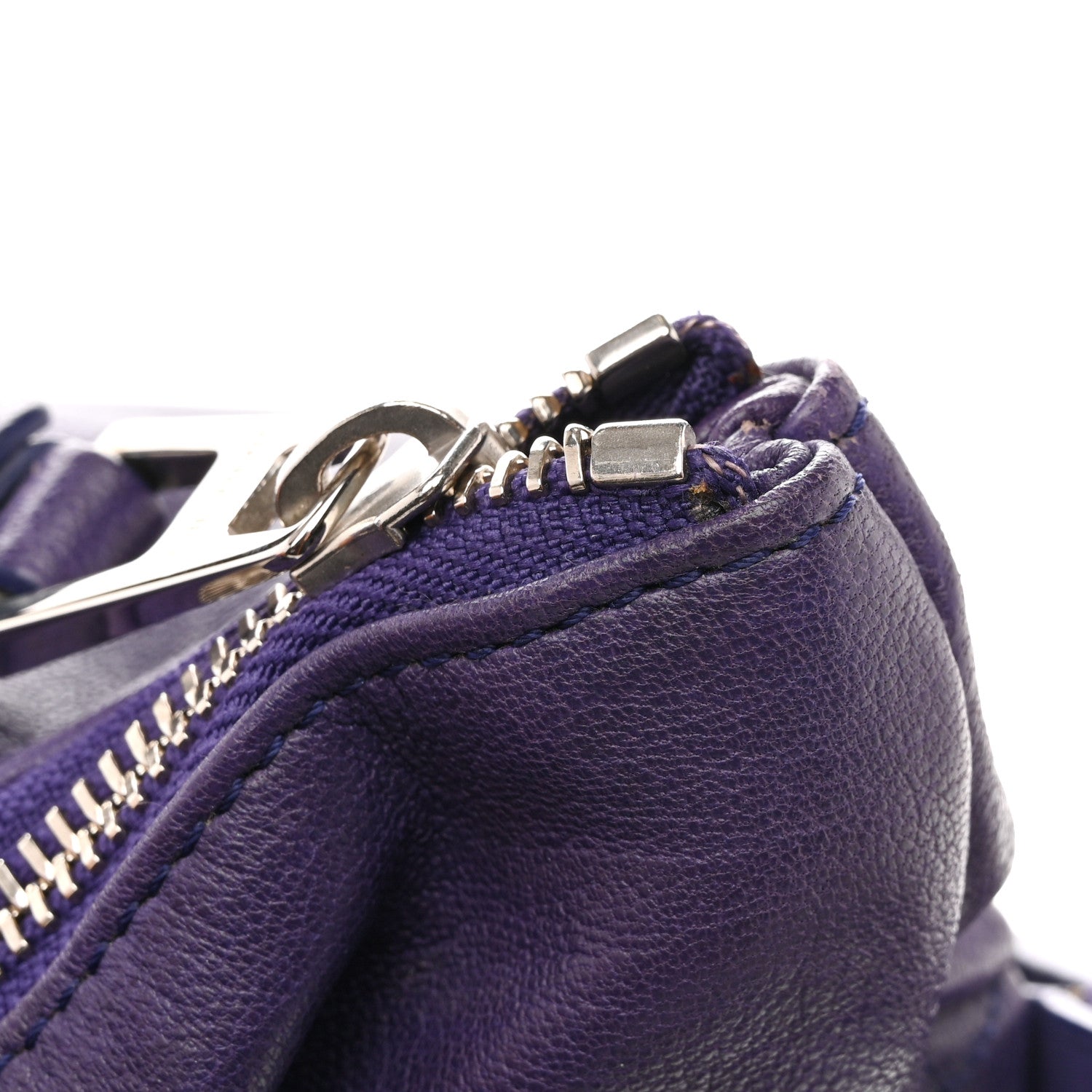 JIMMY CHOO ショルダーバッグ Introducing the Bar Holdall Playfully juxtaposing a fluid