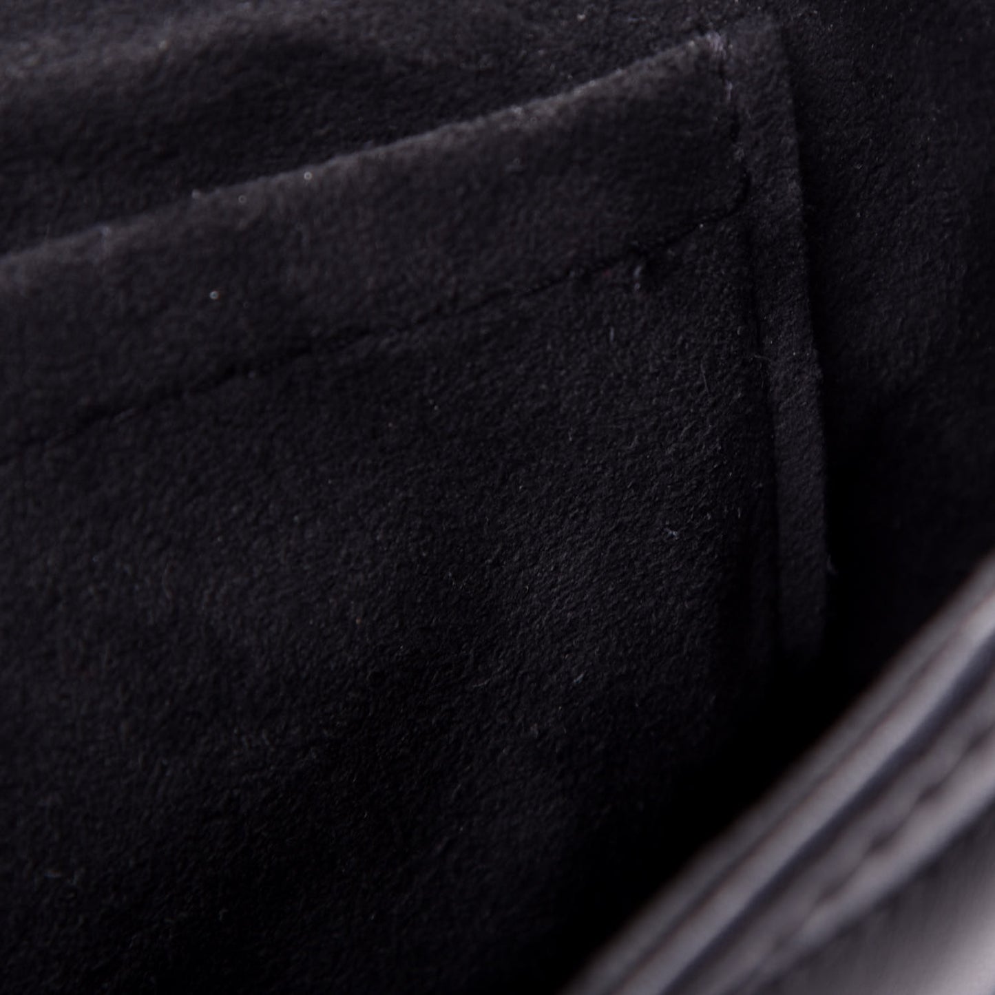 Calfskin New Wave Chain MM Black