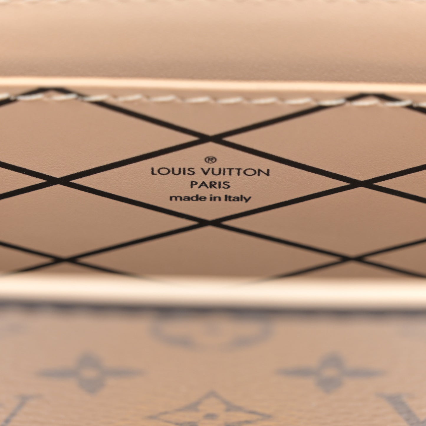 Reverse Monogram Pochette Trunk Verticale