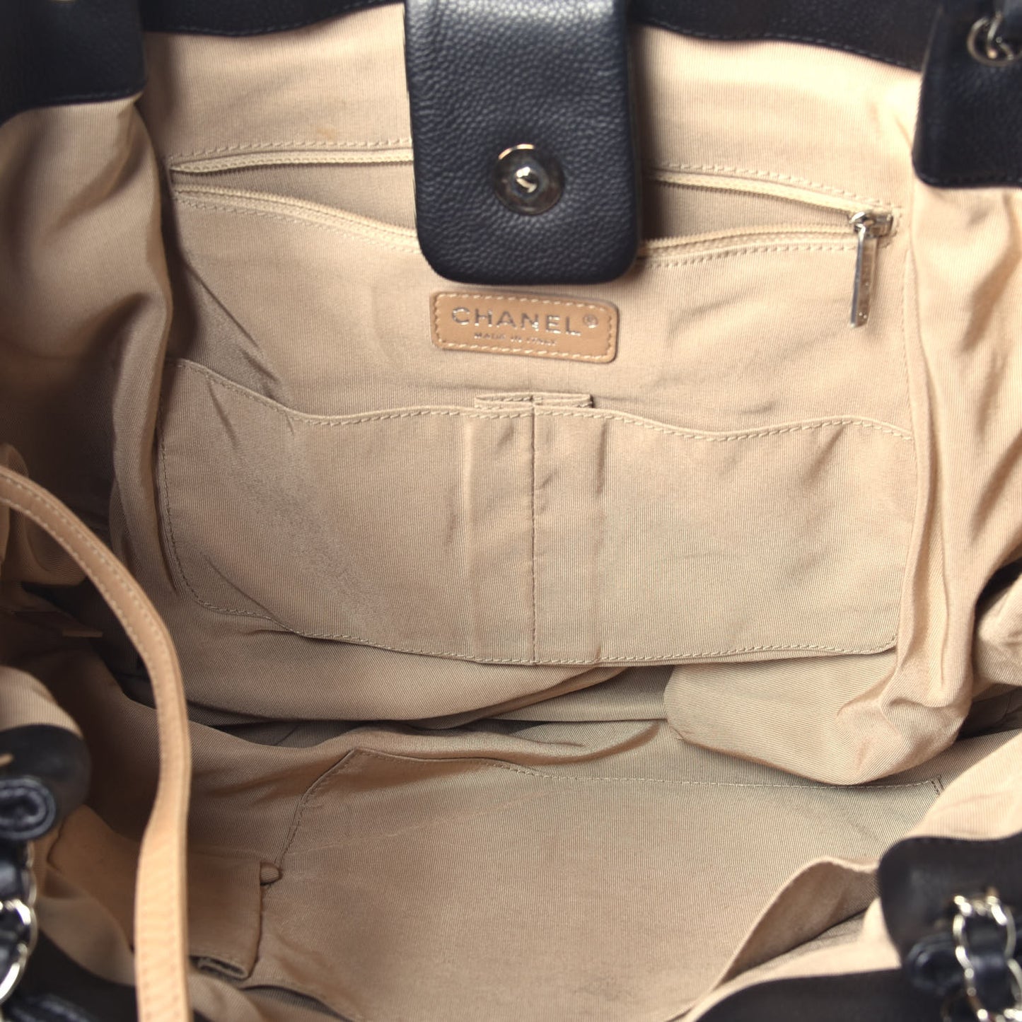 Caviar Expandable Zip Shoulder Bag Black