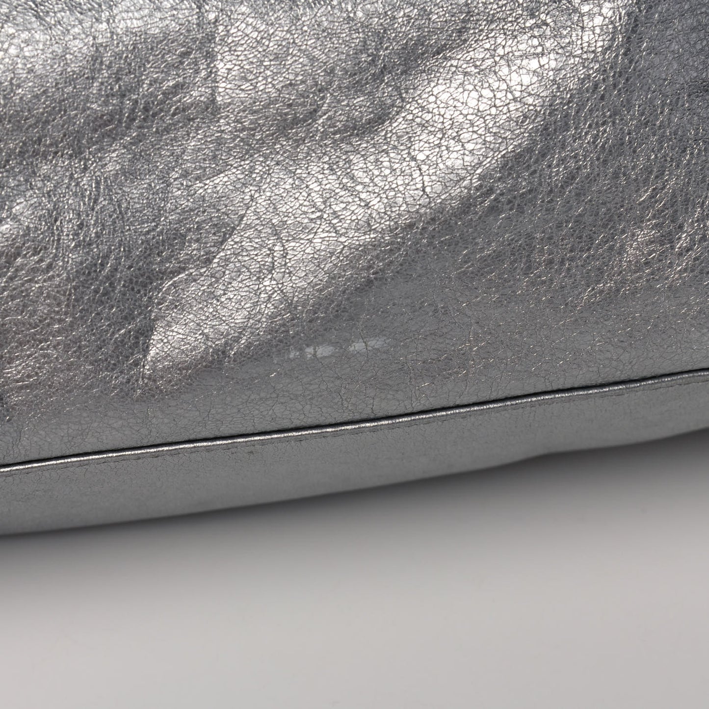 Metallic Agneau Classic Hardware Velo Gris Aluminum