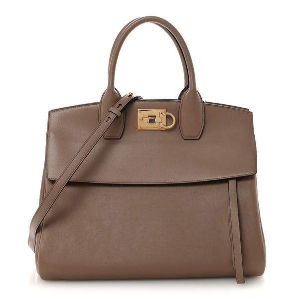 Salvatore Ferragamoレザーバッグ Salvatore Ferragamo Smooth Calfskin Large The Studio Bag Caraway