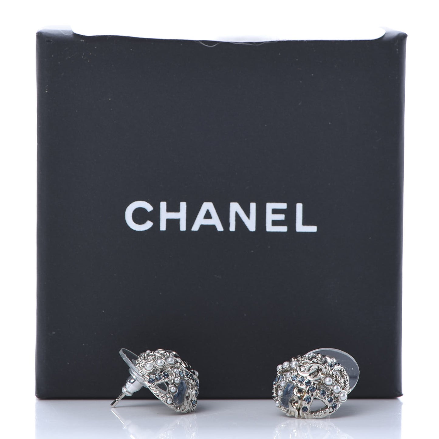 Pearl CC Round Earrings Silver Blue