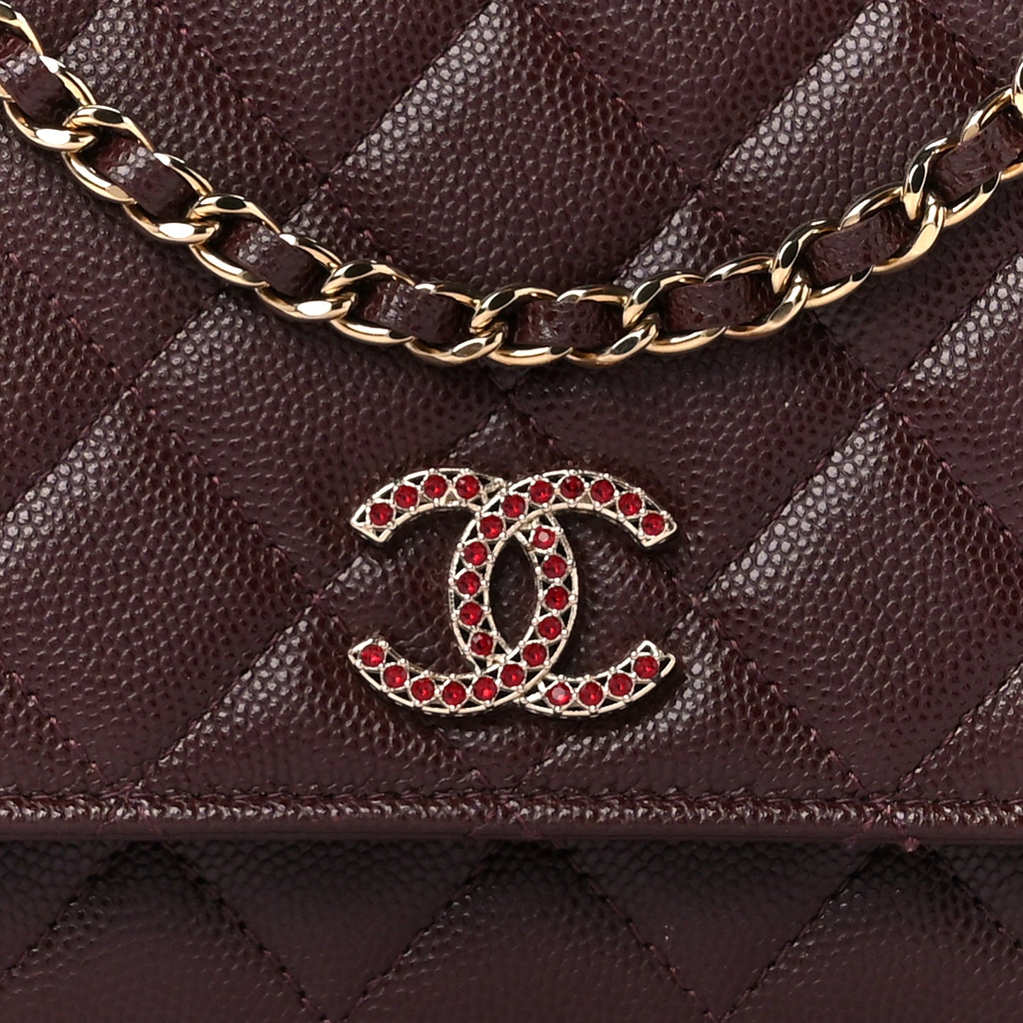 Shiny Caviar Quilted Strass Wallet On Chain WOC Bordeaux