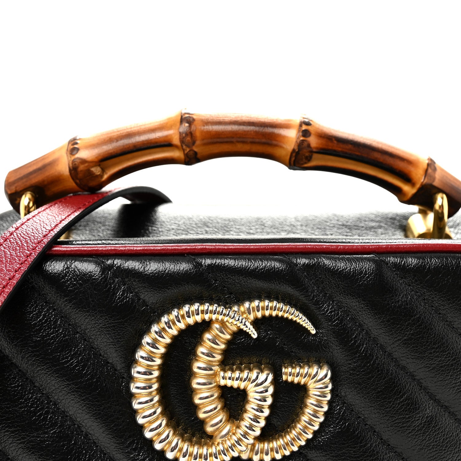 GUCCI GGマーモント ヴィンテージロゴ ボディバッグ Gucci Vintage Effect Calfskin Matelasse Diagonal Small Torchon GG