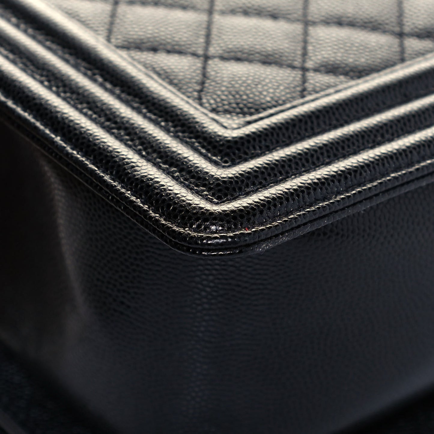 Caviar Quilted Medium Boy Flap Black