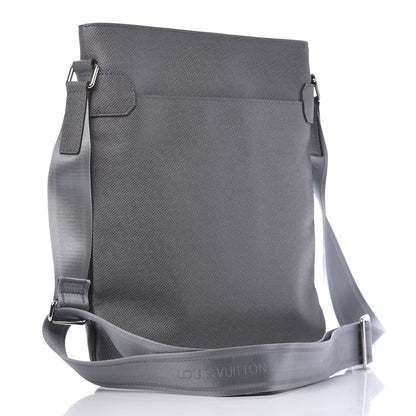 Louis Vuitton Taiga Sasha Messenger Glacier 2 of 11