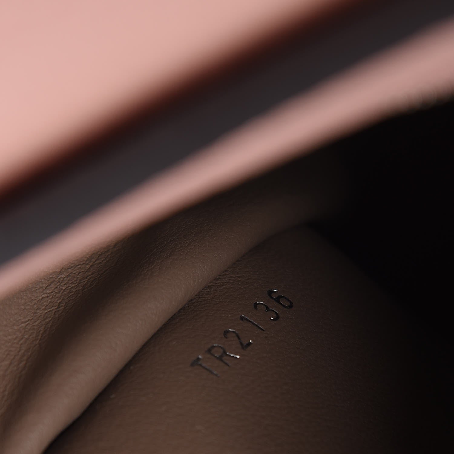 Louis Vuitton Taurillon Capucines BB Magnolia 9 of 10