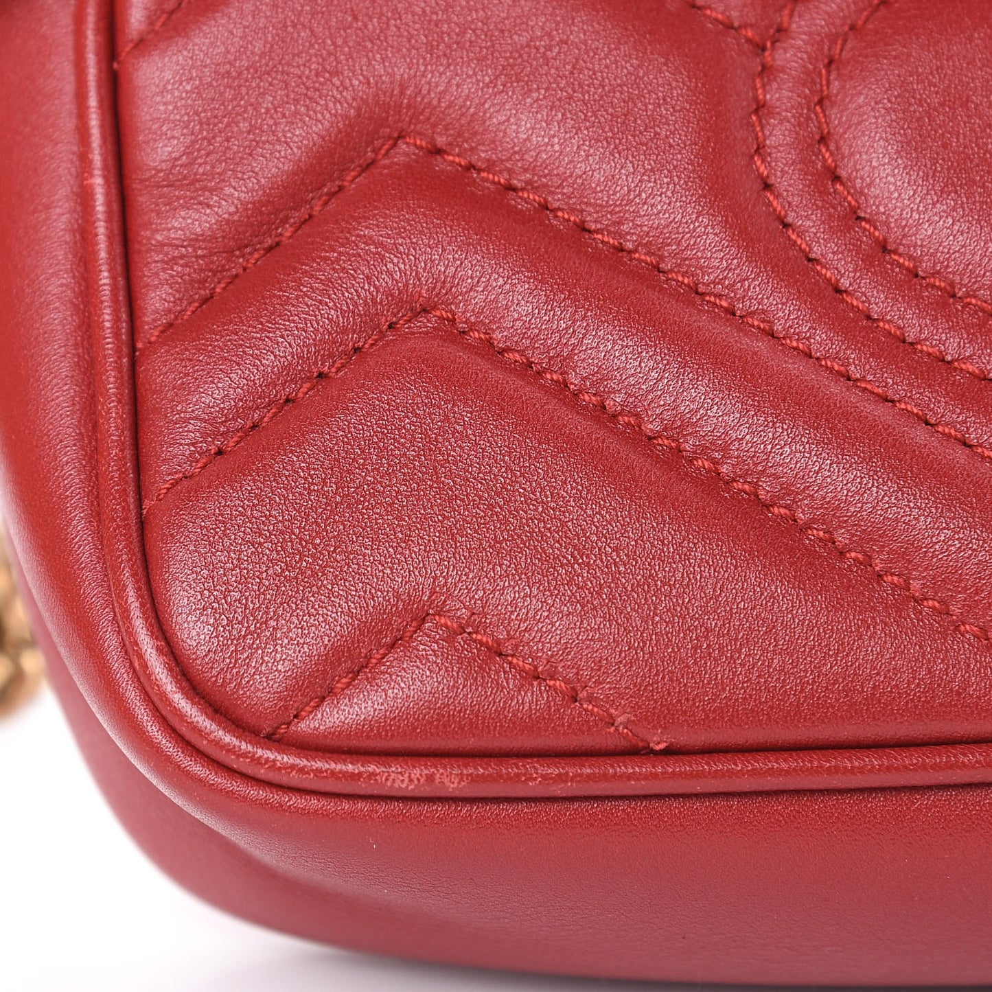 Calfskin Matelasse Super Mini GG Marmont Shoulder Bag Hibiscus Red