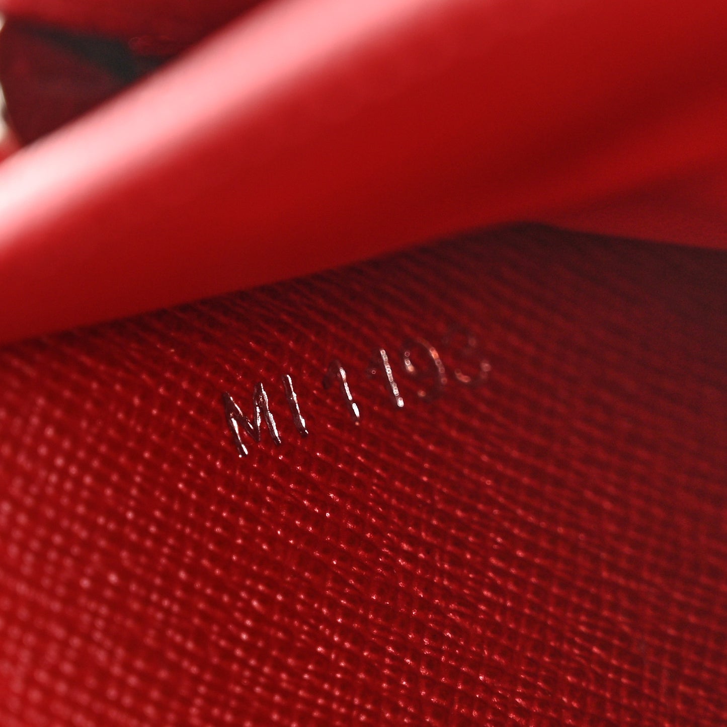 Epi Zippy Compact Wallet Carmine