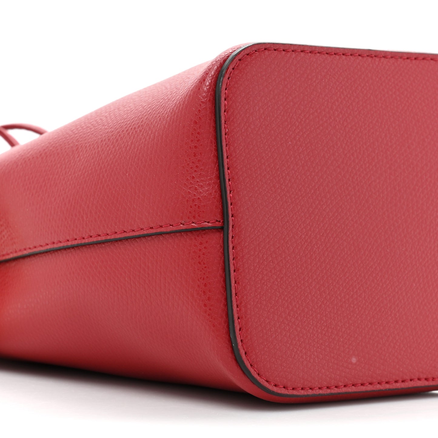 Vitello Cruise F is Fendi Mini Mon Tresor Bucket Bag Fragola