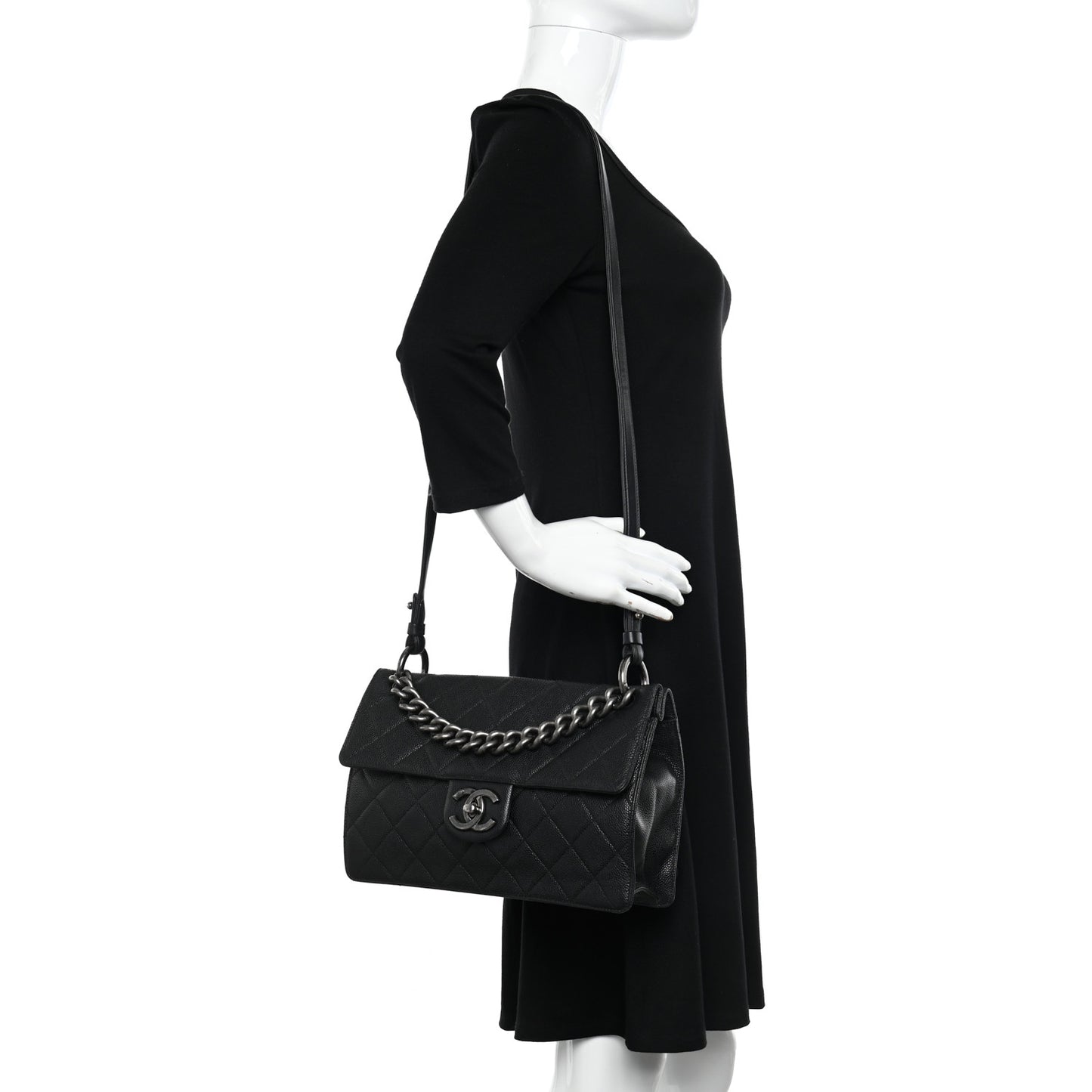 Caviar Quilted Medium Retro Class Flap Black