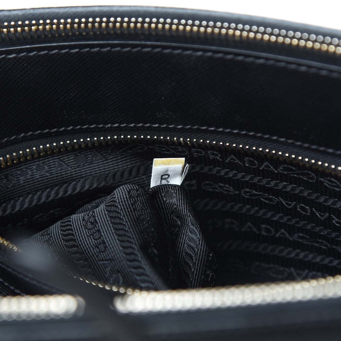 Saffiano Medium Galleria Double Zip Tote Black