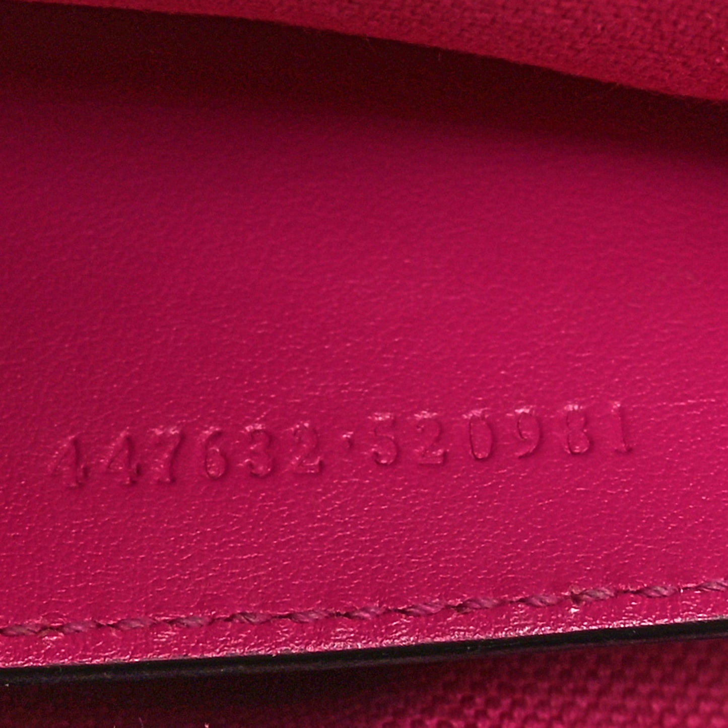 Calfskin Matelasse Monochrome Small GG Marmont Chain Shoulder Bag Classic Fuxia