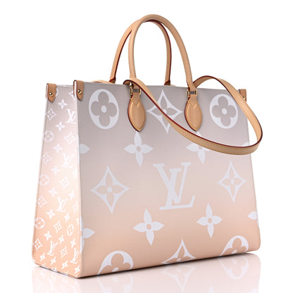 Louis Vuitton Monogram Giant By The Pool Onthego GM Brume 3 of 9