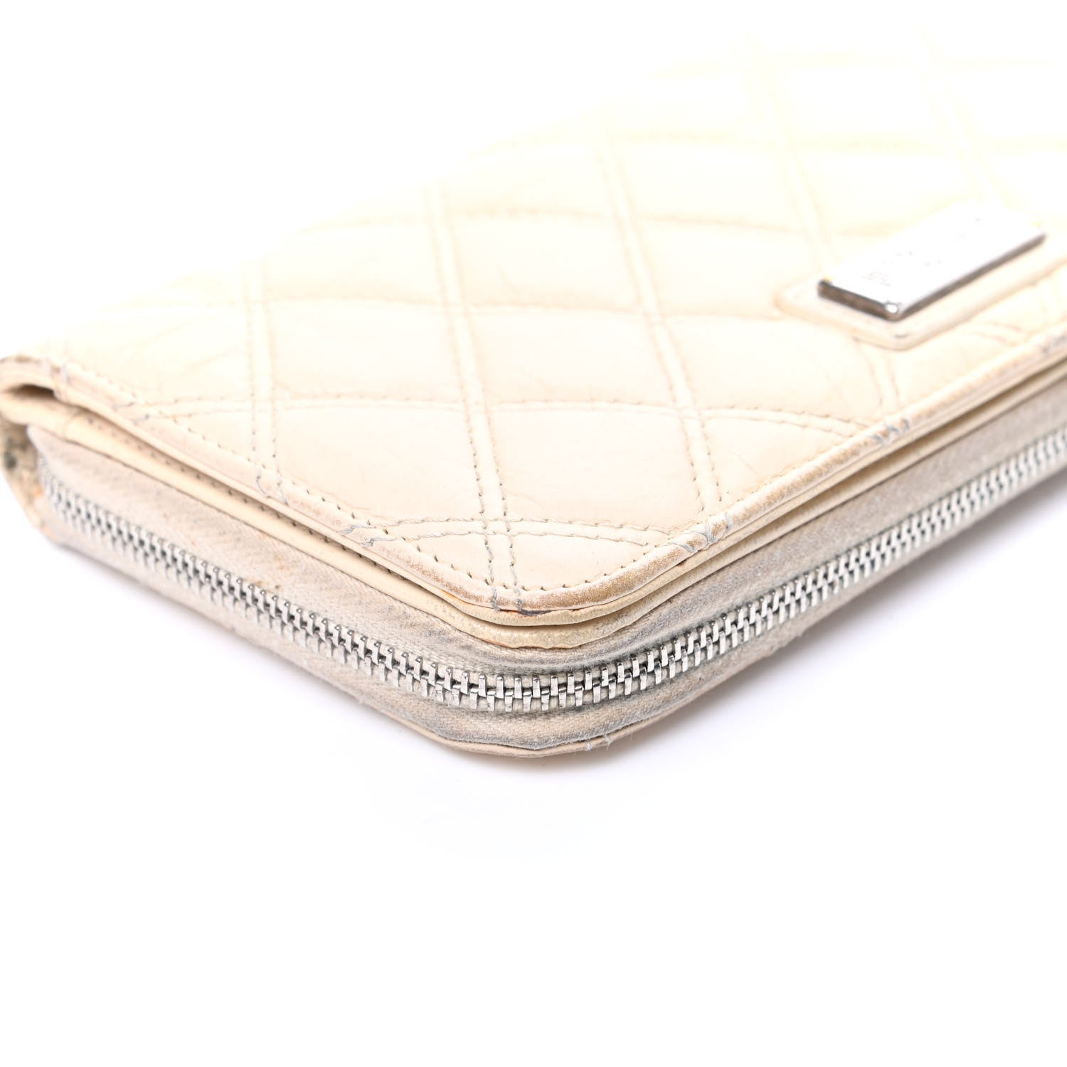 Chanel Aged Calfskin Diamond Stitched Zip Around Wallet White 8 of 9