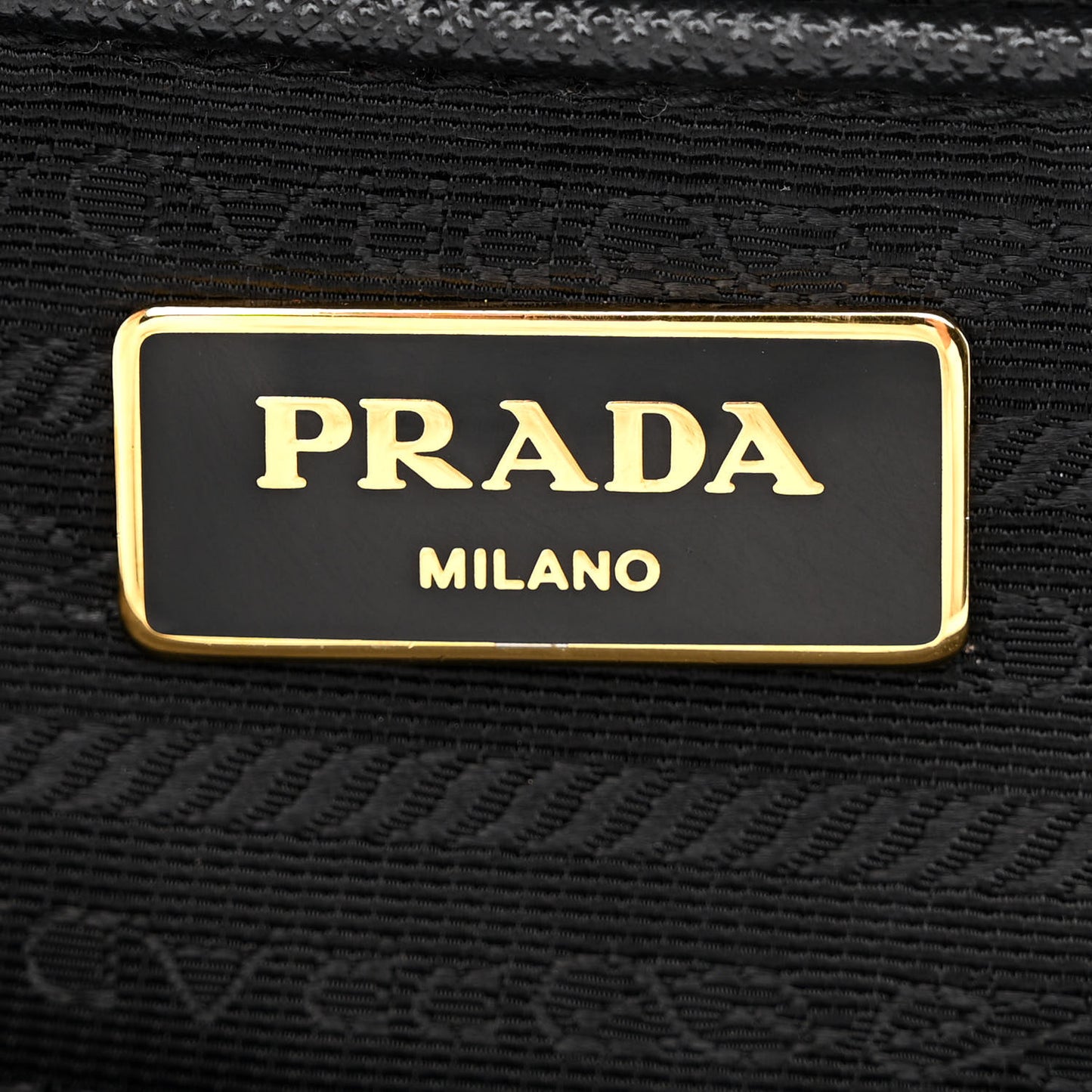 Saffiano Lux Medium Galleria Double Zip Tote Black