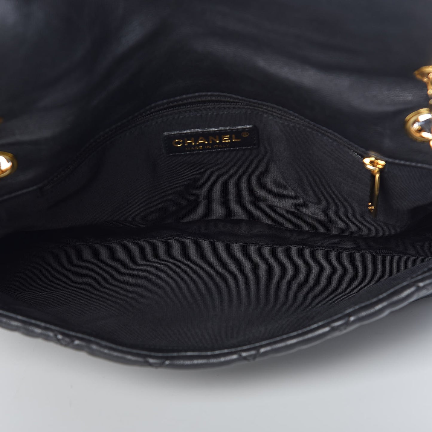 Calfskin Quilted Medium Chain Me Flap Black