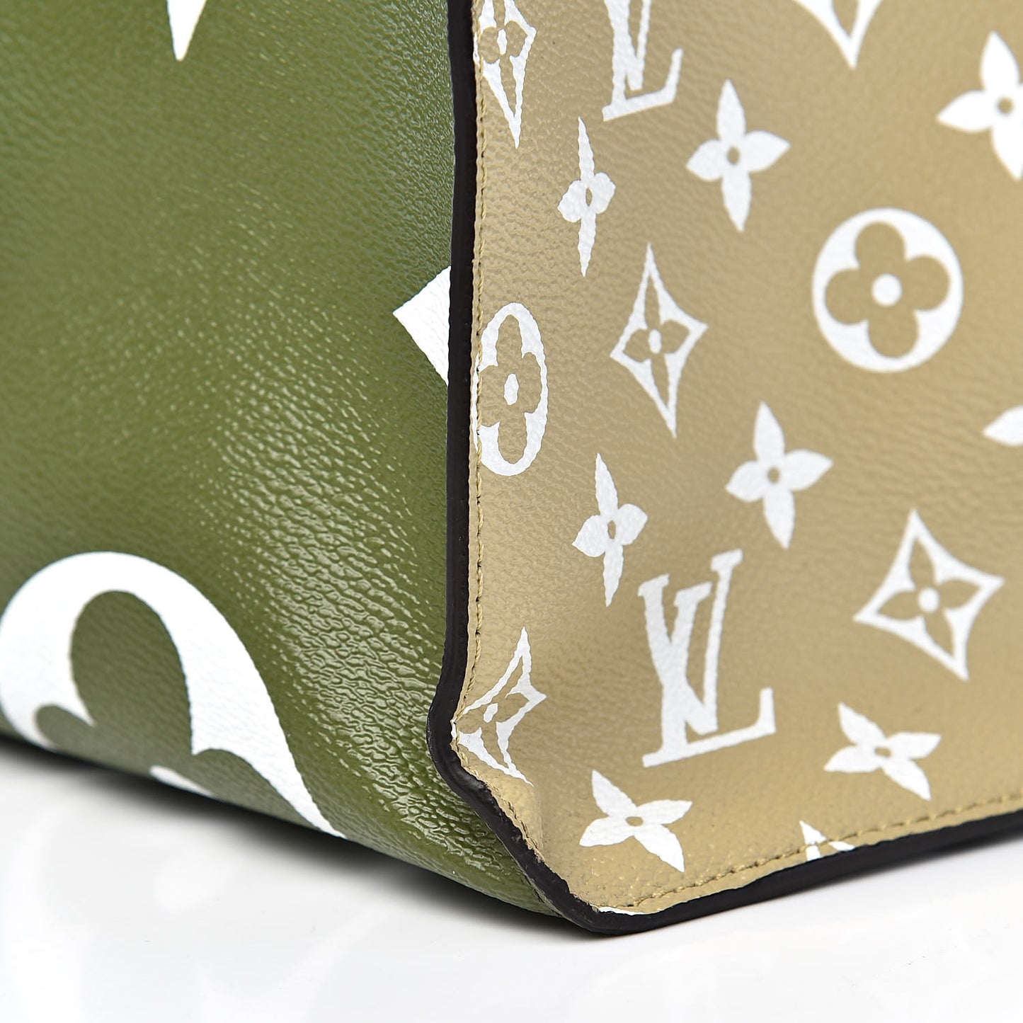 Monogram Giant Onthego GM Kaki Beige