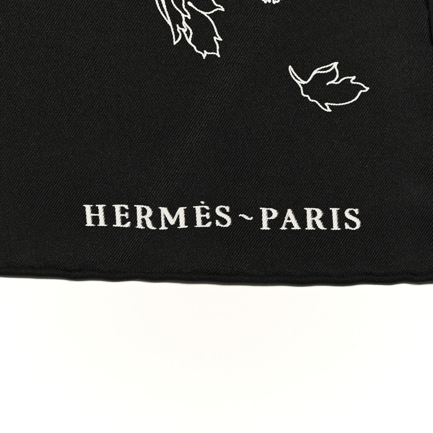 Silk Robe Legere Scarf 90 Black White
