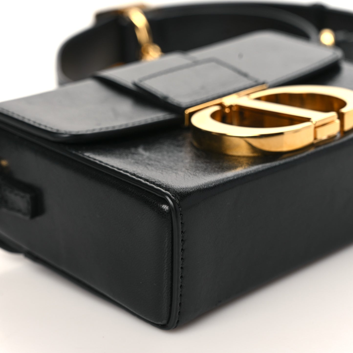 Box Calfskin 30 Montaigne Box Bag Black