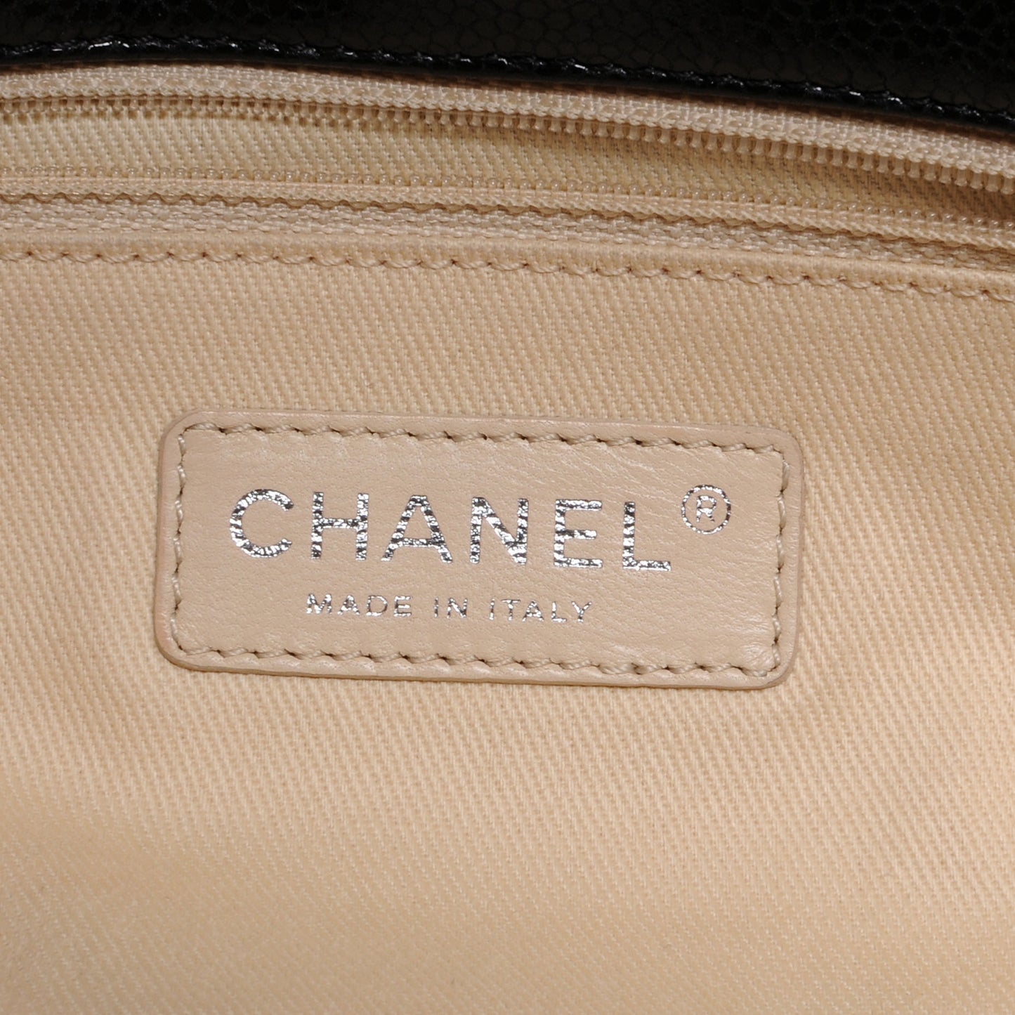 Glazed Caviar Medium Flap Black