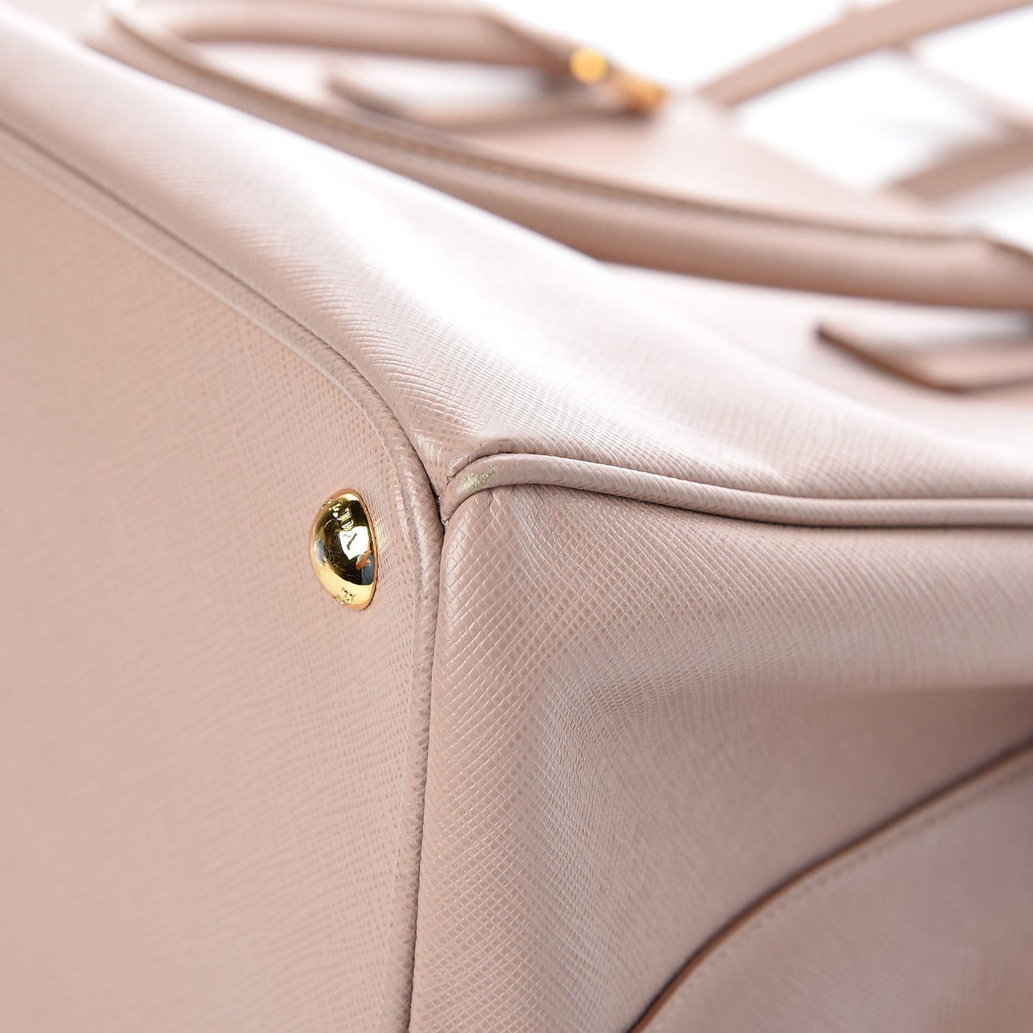 Saffiano Medium Galleria Double Zip Tote Cammeo